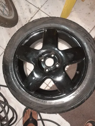 Vendo roda R15 semi novos completo com as 4 rodas