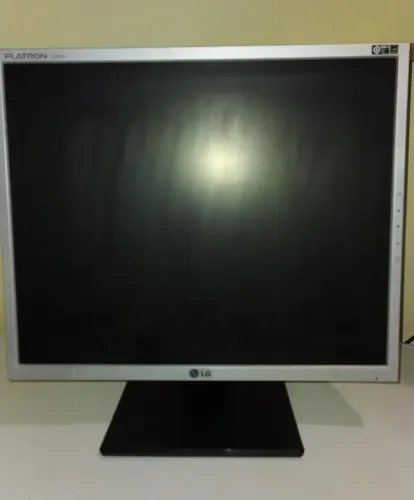 Monitor Lg Lcd 19 Polegadas Ajustável (Usado)