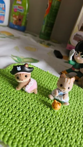 Sylvanian families esquilo e gato bebê