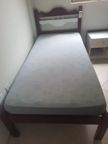 Vendo cama com colchão