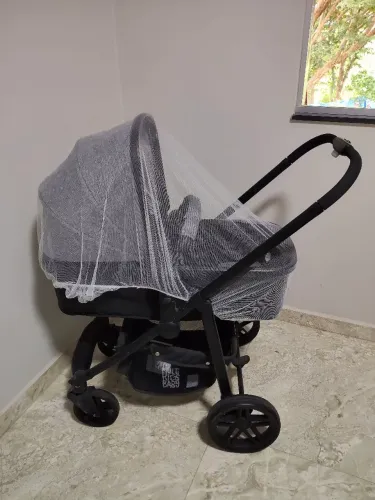 Carrinho de Bebê com Bebê conforto