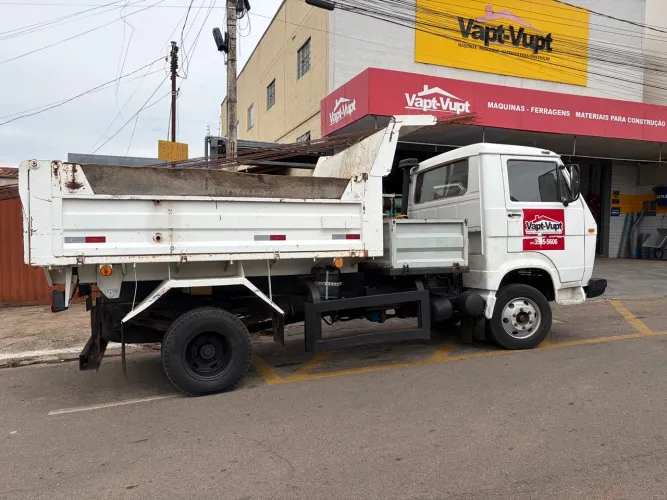 Caminhão caçamba 3/4 WV 6 90 conservado