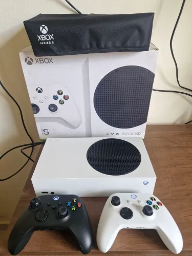 Xbox Series S 512GB Completo na Caixa, 2 Controles + Capa Anti-Poeira