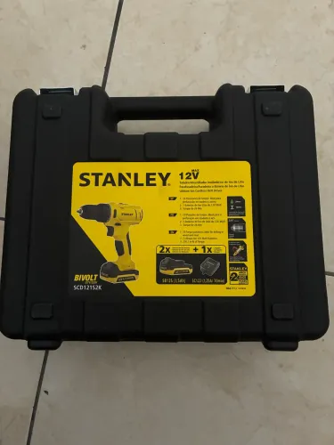 Furadeira parafusadeira Stanley 12 , 2 baterias , R$330,00