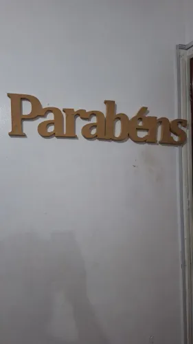 Vendo letreiro em mdf com nome parabéns 