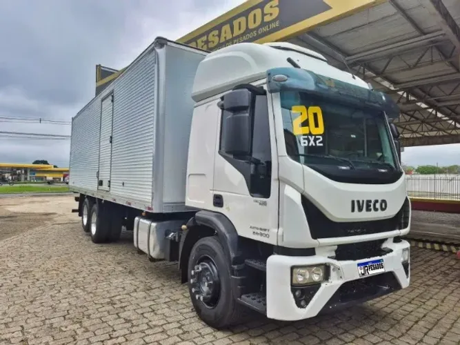 iveco tector 24300 truck 6x2 ano 2020 automatico completo com bau