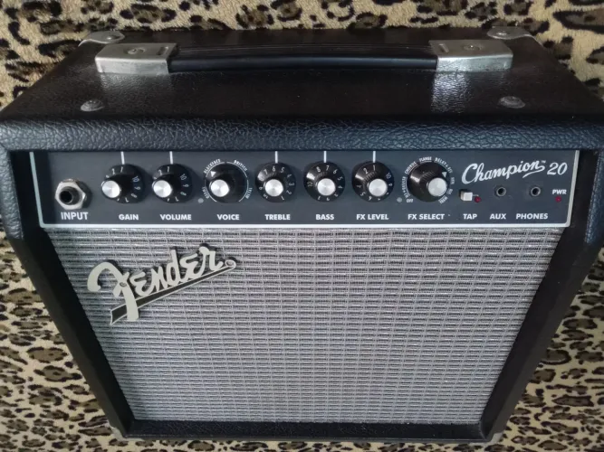 Amplificador Fender Champion 20