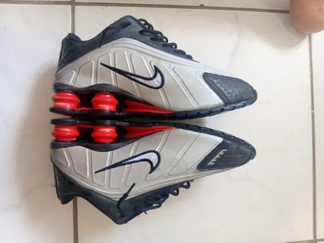 Nike Shox R4 