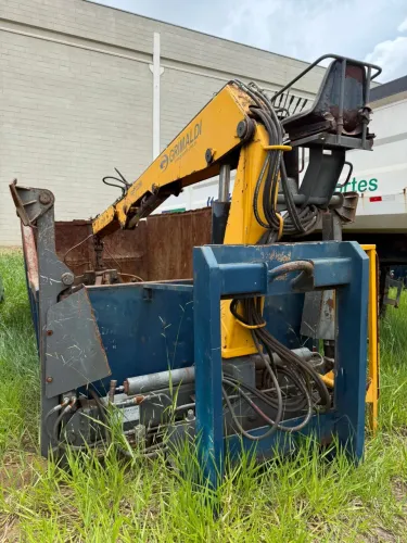 Vendo Caçamba com Garra Grimaldi ano 2018