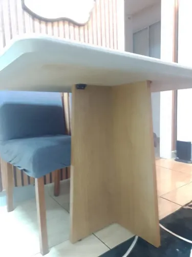 Mesa cinza com vidro - 4 cadeiras - 120cm extensão x 80 cm largura x 80cm altura