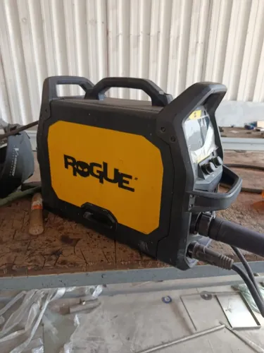 Máquina de solda rogue EM210 da ESAB mig e eletrodo