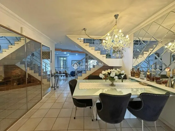 Casa com 3 SUÍTES 4 VAGAS em Itaguaçu