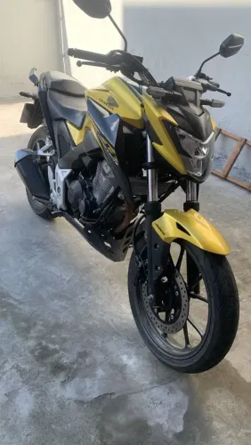 HONDA CB 300R À VENDA