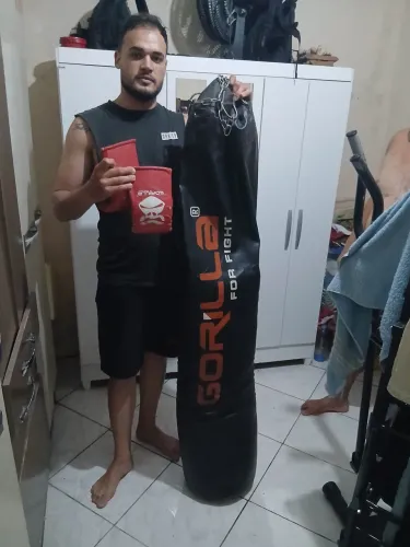 Saco de boxe com luva