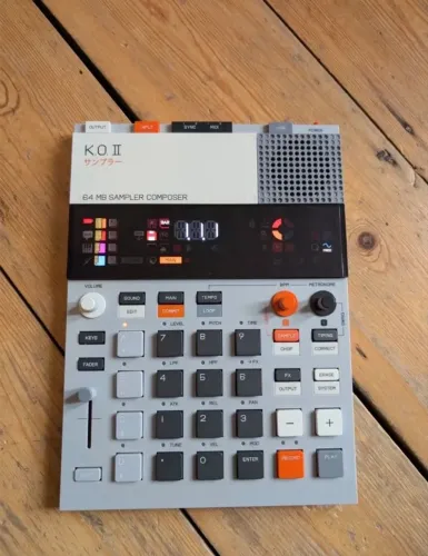 Teenage Engineering EP-133 K.O. II com caixa original