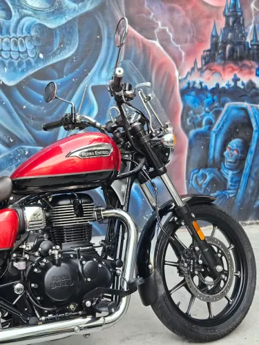 Royal enfield Meteor 350 2025 supernova red