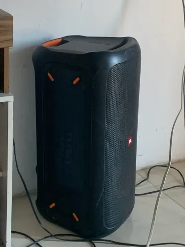 Vendo caixa Jbl part Box 100 por 1000 pra agora 