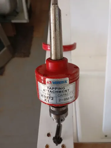 Dispositivo para rosquear na furadeira