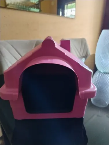 Casinha para pet número 01 na cor rosa 25,00