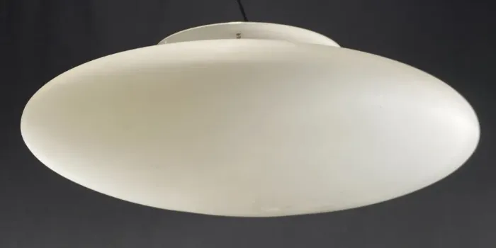 Luminária pendente de teto com design retrô formato disco