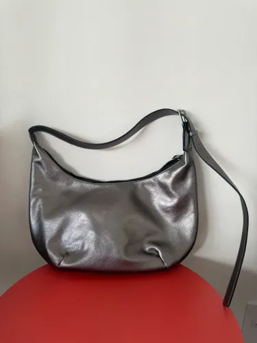 Bolsa metalizada Stradivarius 
