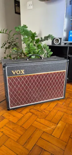 Amplificador VOX AC15 C1