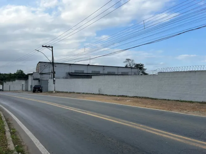 Excelente galpão 1370m mais área de 2400m para alugar em Contorno -Cariacica