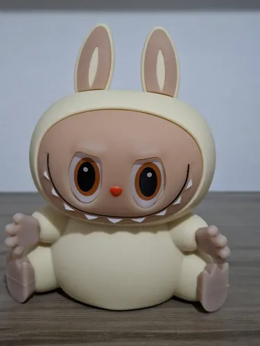 Luminária/abajur Labubu muda de cor