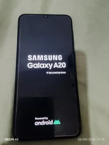 samsung A20 todo original 32 gigas 3 GB de memória RAM.