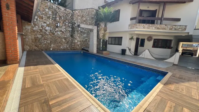 CASA SOBRADO 495m 4 DORM 3 SUÍTES COM PISCINA SAUNA AREA GOURMET SALÃO DE FESTAS ACEITA PE