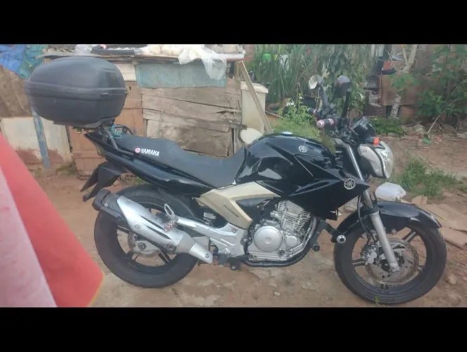 Yamaha Fazer 250 ano 2010 partida e freio a disco nas 2 rodas feita revisão geral e 2 pneu