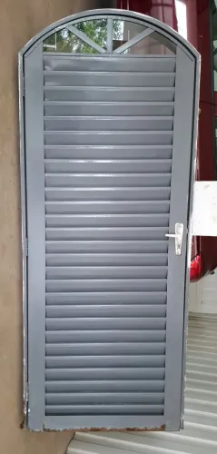Porta Em Aço Estilo Colonial
