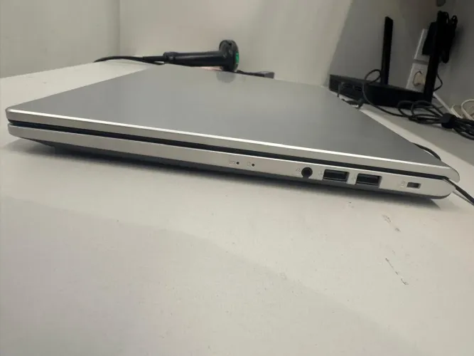 Notebook ASUS VivoBook X515EA: Intel Core i5 (11ª geração) Memória RAM: 8 GB SSD: 256 GB 