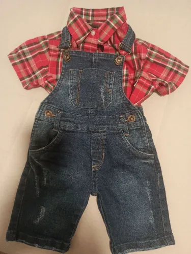 Conjunto infantil Jardineira jeans e camisa xadrez 
