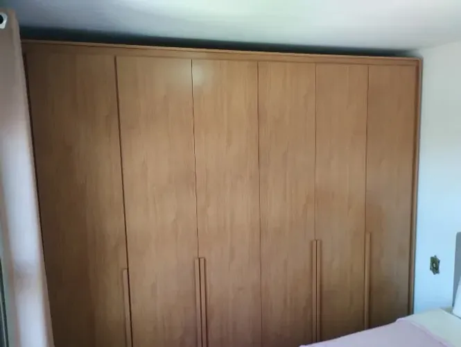 Guarda-roupa 6 portas em ótimo estado