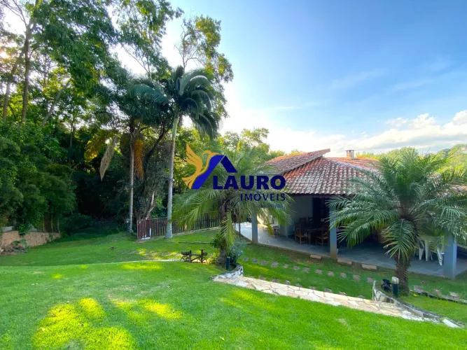 Chácara à venda em Louveira-SP, bairro Monterrey: 1 sala, 3 banheiros, 4 vagas, 120m² de á