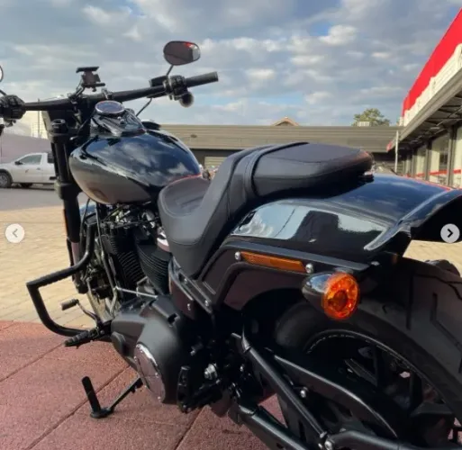 ? HARLEY MONSTRA À VENDA! ? Chegou a hora de realizar o sonho sobre duas rodas! ? 