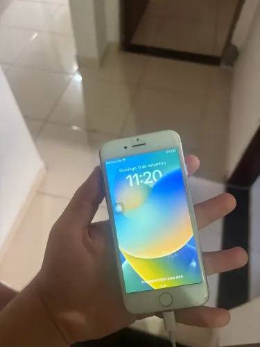 IPHONE 8 64GB - TRASEIRA TRINCADA E BATERIA TROCADA
