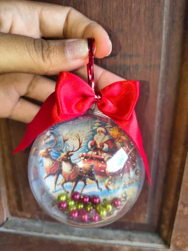 Vendo, enfeite de Natal, bola de acrílico, 4 reais unidade.