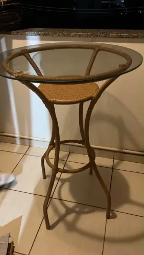 Mesa alta com 2 banquetas