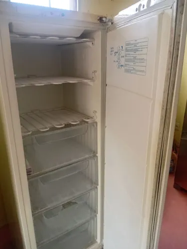 VENDO UM FRIZER VESTICAL DE SETE GAVETAS