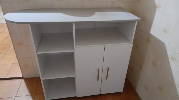 Passadeira de roupas com armário