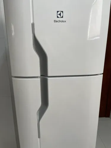 Geladeira Electrolux 260 L
