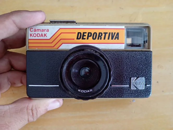 Câmera fotográfica Kodak desportiva