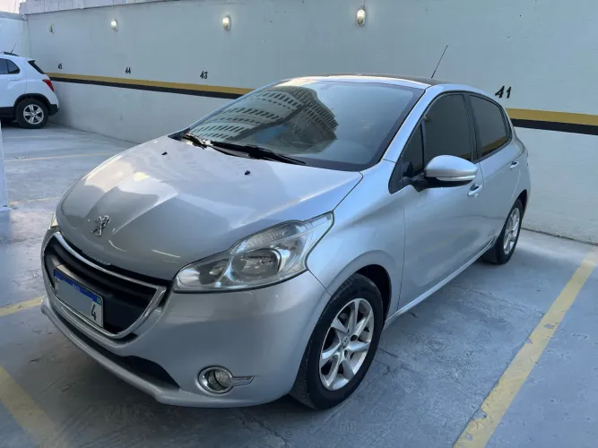 Peugeot 208 Allure 1.5 Flex 8V 5P 2014