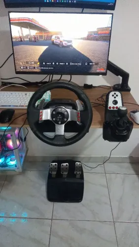 Volante Logitech G27 em bom estado funcionando perfeitamente 