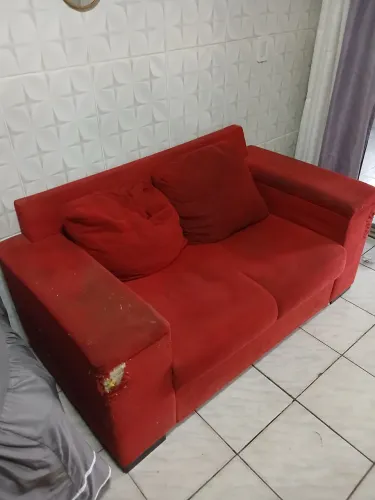 Sofá usado em bom estado com poucos anos de uso