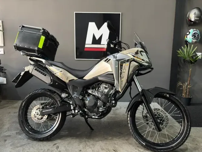 HONDA XRE 300 SAHARA ADVENTURE 2025 9.000km - Único dono - Revisada - Com acessórios
