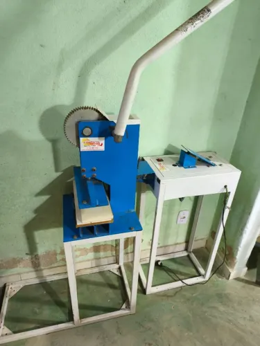Máquina de Fazer Chinelos Compacta Print (Completa com Mesa) - Ótimo Estado