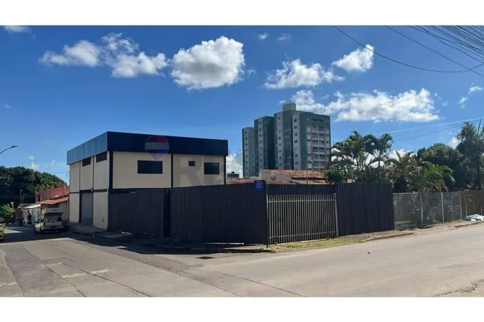 GALPÃO A VENDA NA SAMAMBAIA NORTE COM ESCRITORIO NO MEZANINO